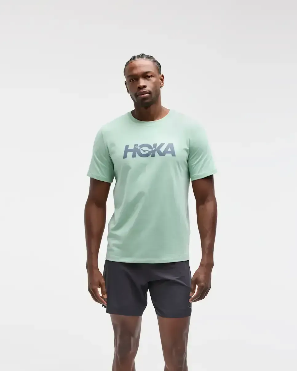 HOKA Core Logo Graphic Tee Salbei Media front view