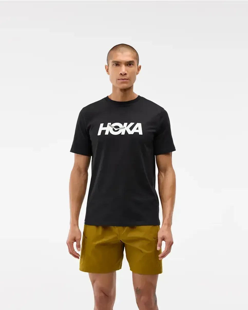 HOKA Core Logo Graphic Tee Schwarz Media front view
