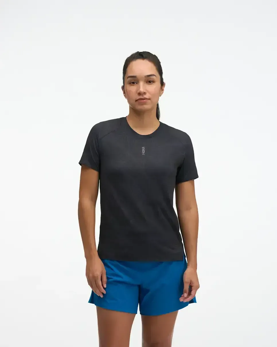 HOKA EveryRun Short Sleeve Black Squid Ink Prt (Damen) Media front view