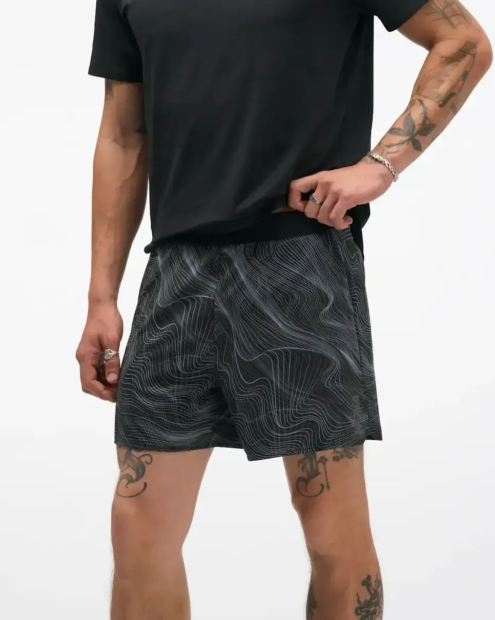 HOKA Glide Short 5″ Brief Schwarz Weiß Prt Media front view