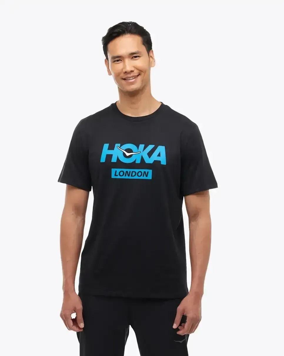 HOKA London City Tee Schwarz Media front view