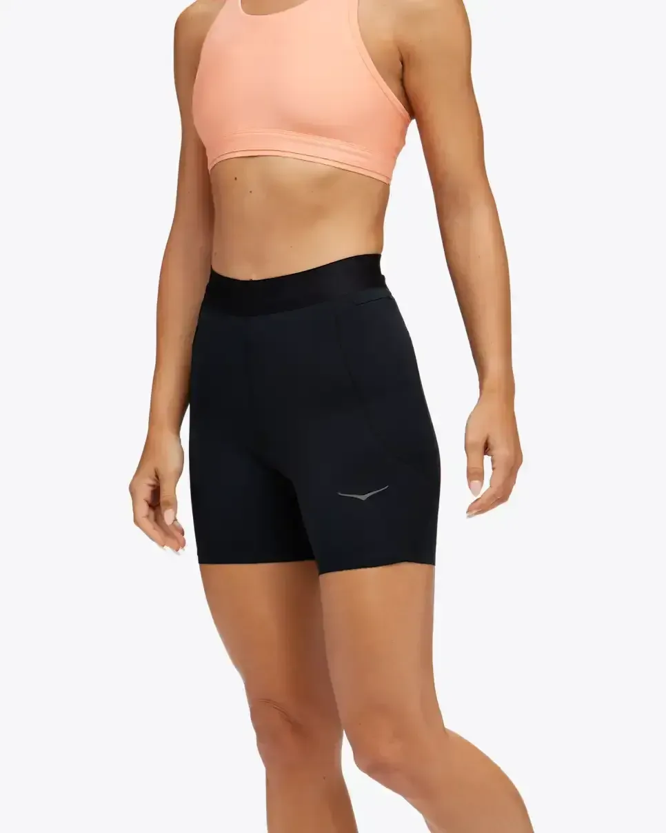 HOKA Novafly 6″ Strickshorts Schwarz (Damen) Media front view